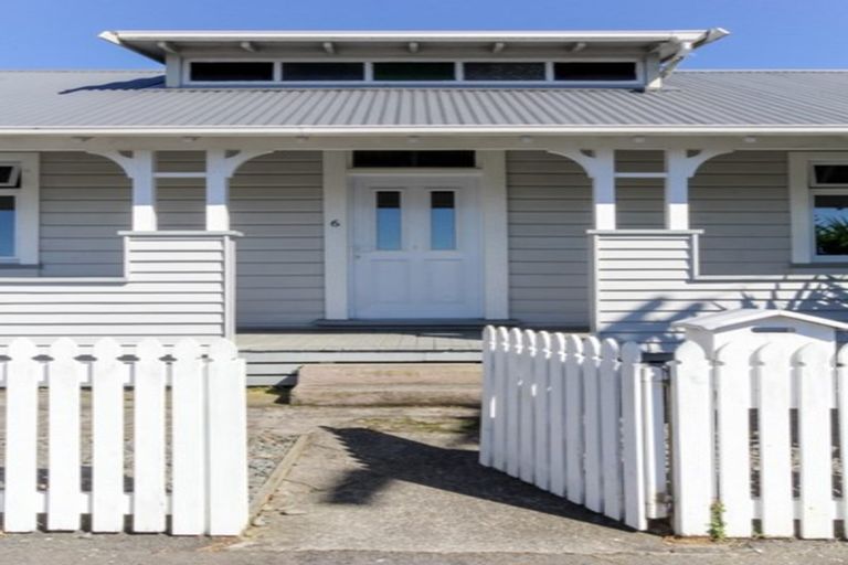 Photo of property in 6 Morley Street, New Plymouth, 4310