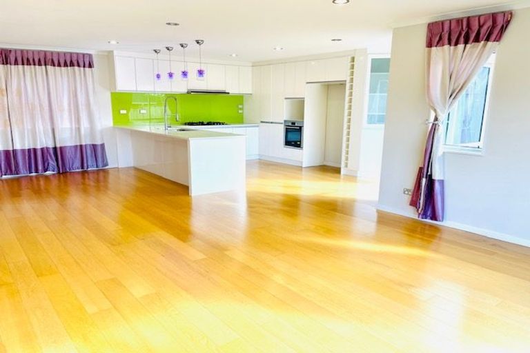 Photo of property in 66a Hutchinsons Road, Bucklands Beach, Auckland, 2014