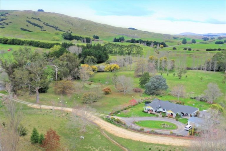 Photo of property in 2412 Kahuranaki Road, Elsthorpe, Havelock North, 4295