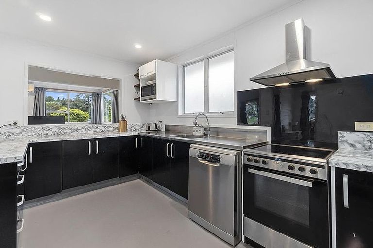 Photo of property in 3 Shale Avenue, Massey, Auckland, 0614