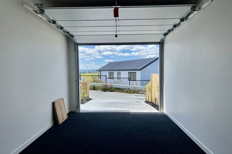 Photo of property in 24 Neretva Avenue, Massey, Auckland, 0614