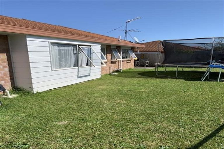 Photo of property in 2/53 Robert Skelton Place, Clendon Park, Auckland, 2103