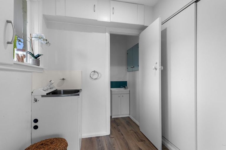 Photo of property in 2 Ilfracombe Place, Burnside, Christchurch, 8053