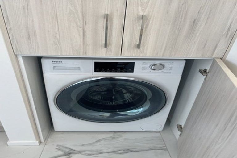 Photo of property in 5/24 Yeovil Road, Te Atatu Peninsula, Auckland, 0610