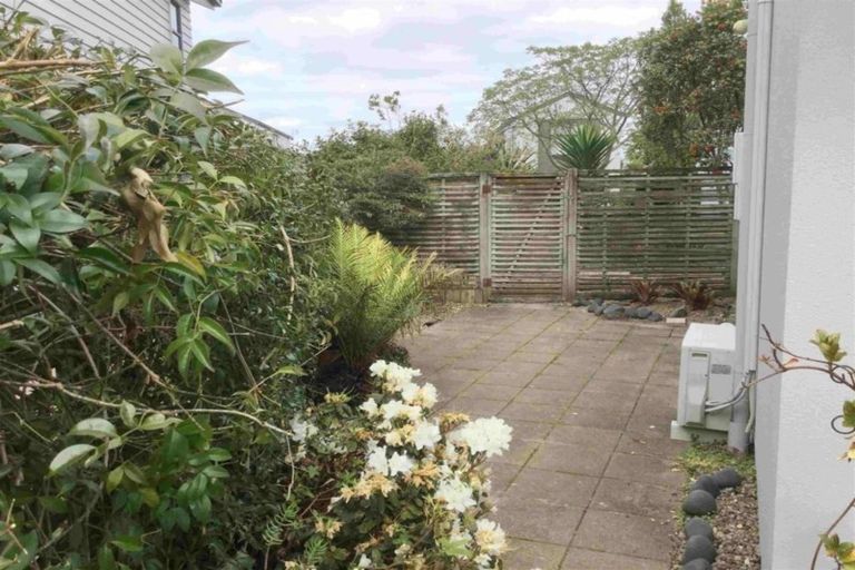 Photo of property in 38 Vinograd Drive, Te Atatu Peninsula, Auckland, 0610
