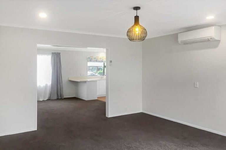 Photo of property in 2/2a Thorrington Road, Cashmere, Christchurch, 8022