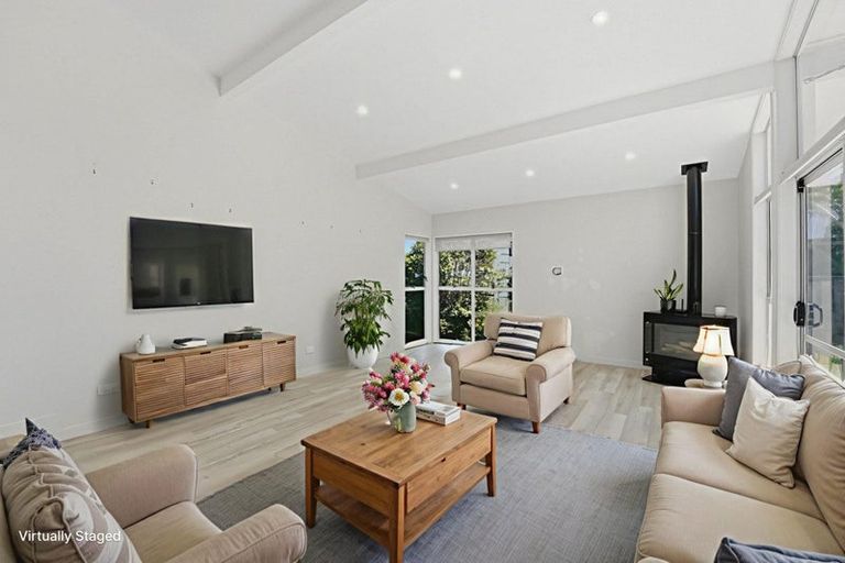 Photo of property in 9 Bronte Place, Whalers Gate, New Plymouth, 4310