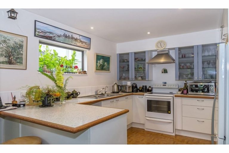 Photo of property in 3/12 Herons Way, Northcote, Auckland, 0627