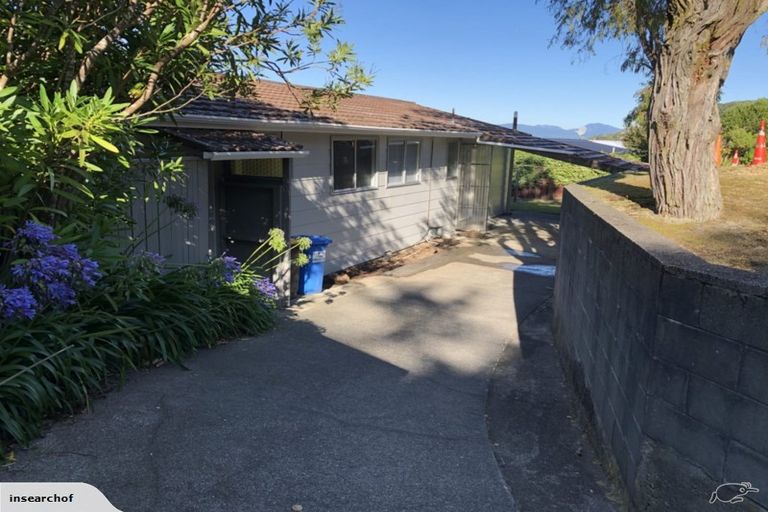 Photo of property in 1a Oldham Way, Crofton Downs, Wellington, 6035