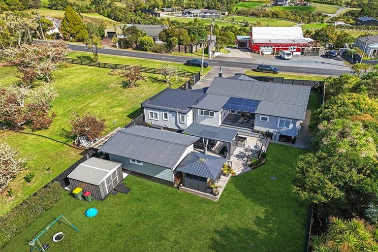 Photo of property in 84 Shaw Road, Oratia, Auckland, 0604