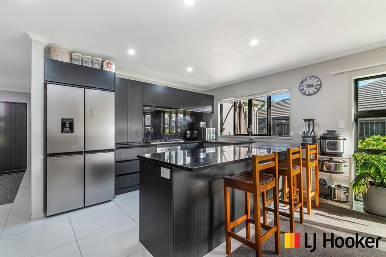Photo of property in 31 Harbour Crest Drive, Waiuku, 2123