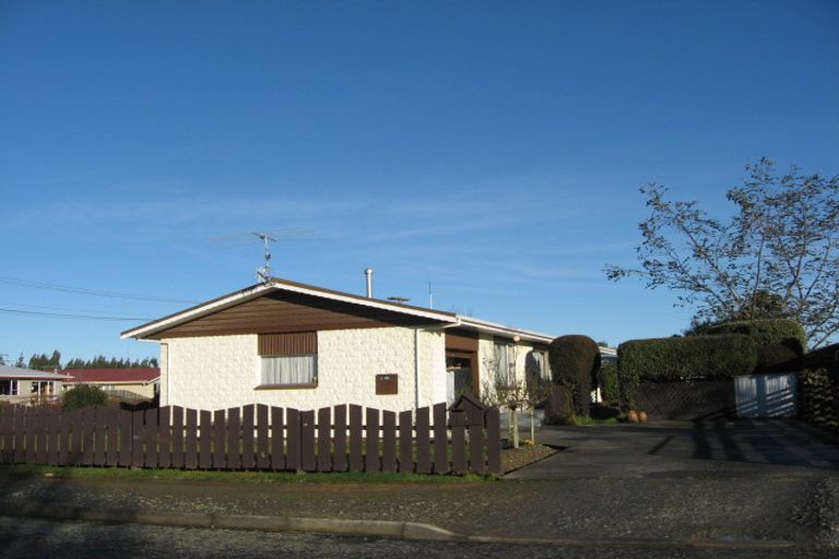 Photo of property in 2 Douglas Street, Winton, 9720