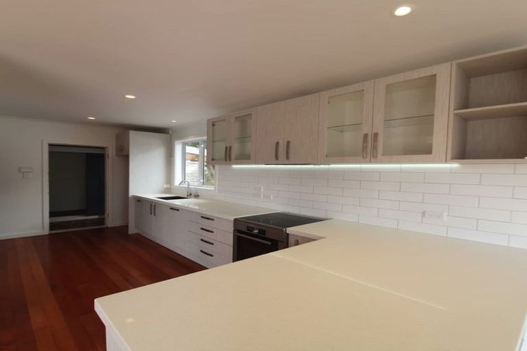 Photo of property in 21 Crispe Road, Clarks Beach, 2122