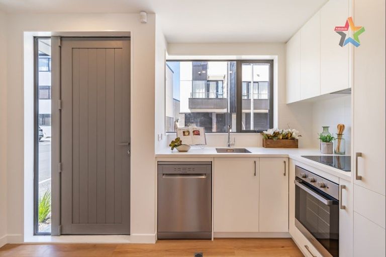 Photo of property in 32 John Street, Stokes Valley, Lower Hutt, 5019