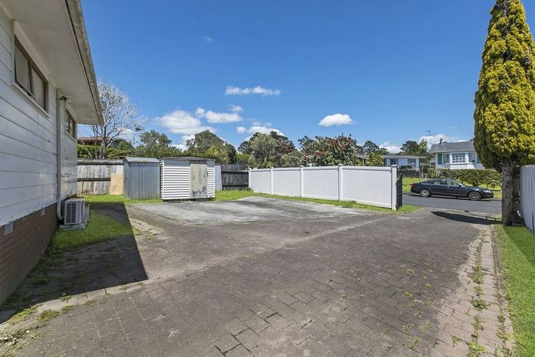 Photo of property in 13 Pipitea Place, Massey, Auckland, 0614