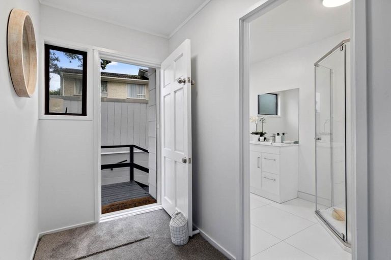 Photo of property in 2/16 John Downs Drive, Browns Bay, Auckland, 0630