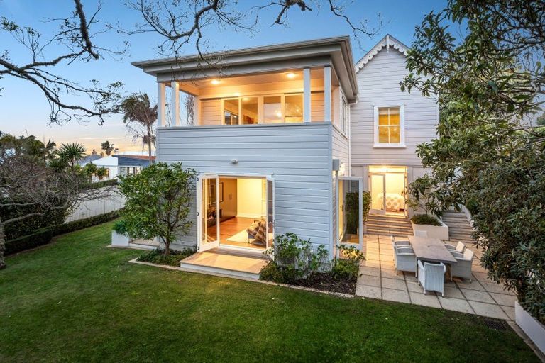Photo of property in 73 Hinemoa Street, Birkenhead, Auckland, 0626