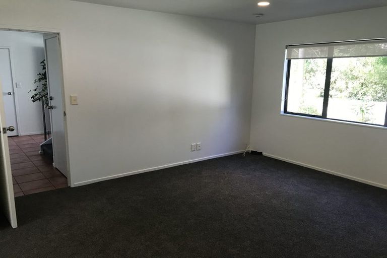 Photo of property in 2 Horizon Way, West Harbour, Auckland, 0618