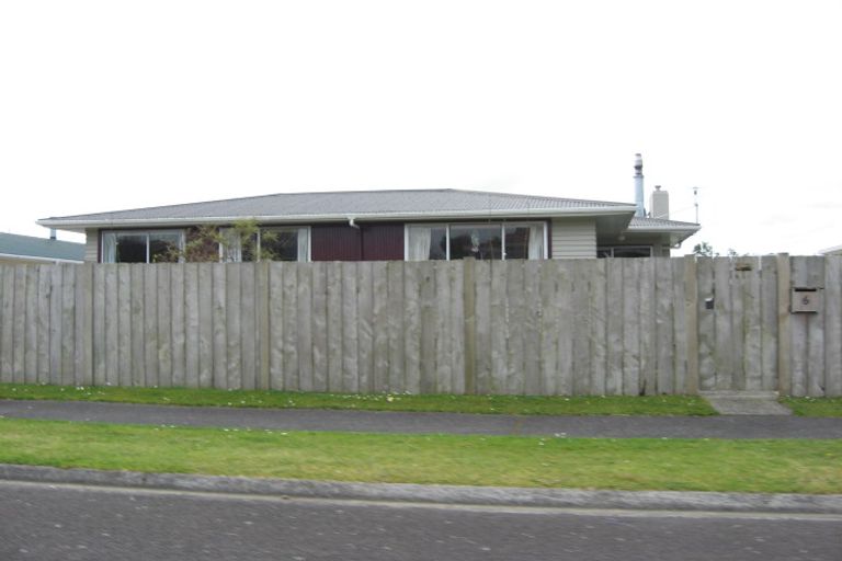 Photo of property in 6 Kauri Street, Inglewood, 4330