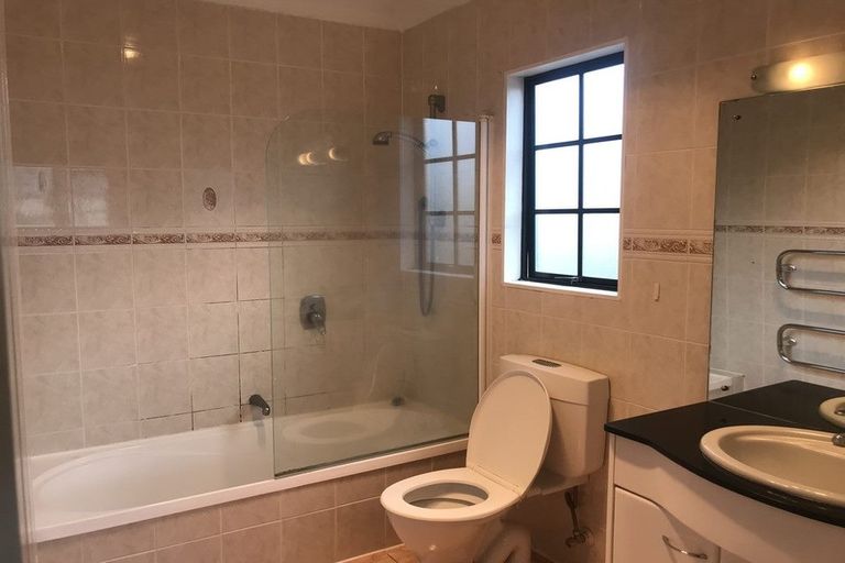 Photo of property in 6 Carrigans Close, Pinehill, Auckland, 0632