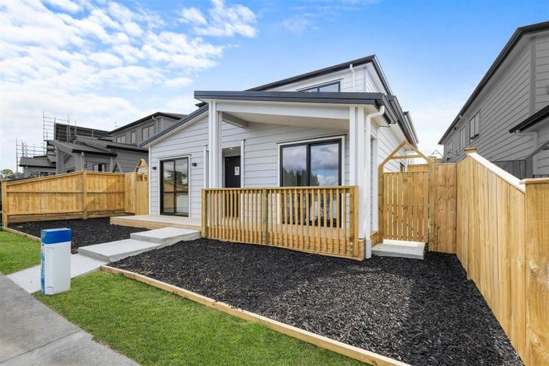 Photo of property in 73 Tributary Parade, Karaka, Papakura, 2113