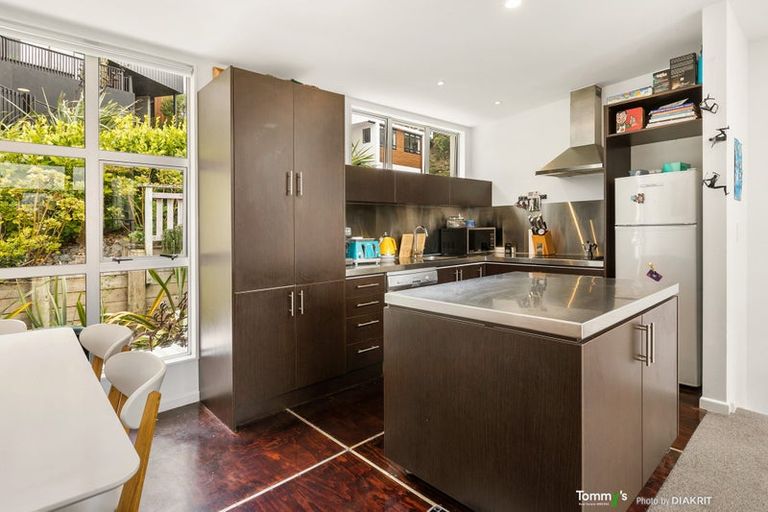 Photo of property in 3/306 Evans Bay Parade, Hataitai, Wellington, 6021