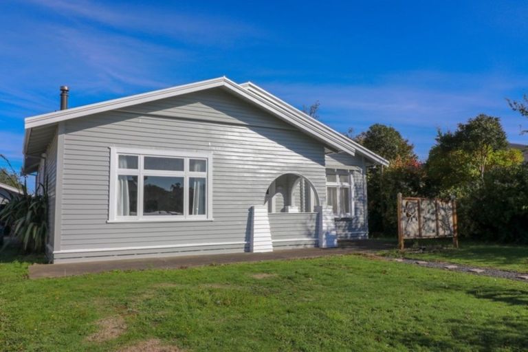Photo of property in 68 Barraud Street, Dannevirke, 4930
