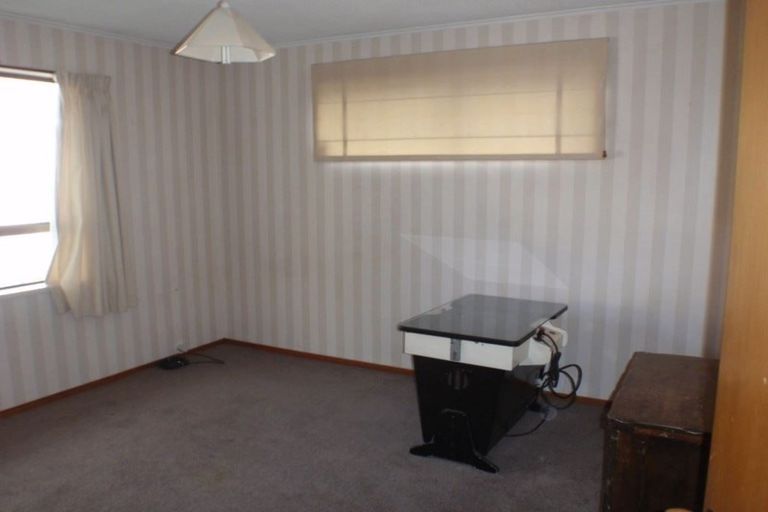 Photo of property in 4 Woodfield Place, Woodend, 7610