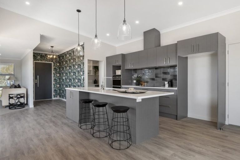 Photo of property in 9 Hanlow Place, Pyes Pa, Tauranga, 3112