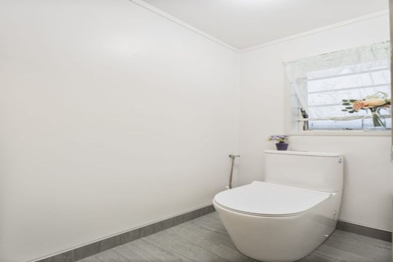 Photo of property in 2/43 Rimu Street, New Lynn, Auckland, 0600