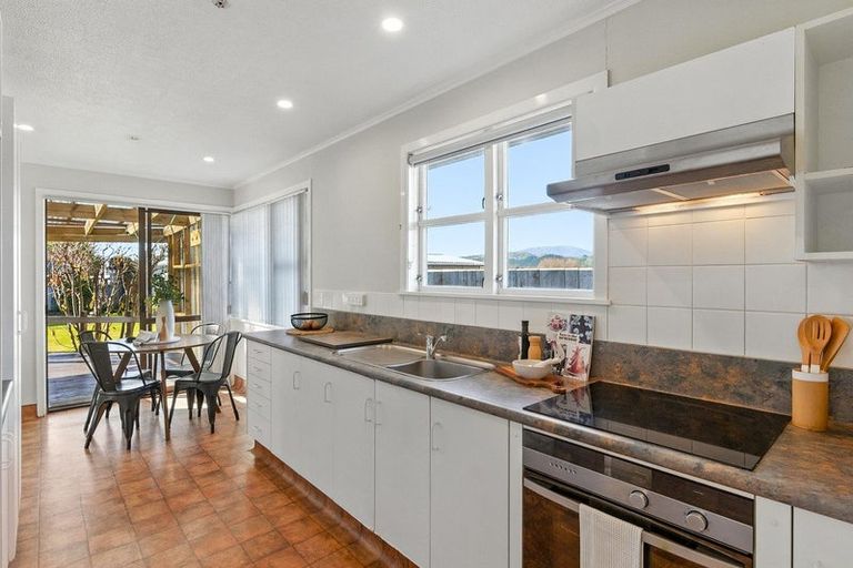 Photo of property in 49 Toru Road, Paraparaumu Beach, Paraparaumu, 5032