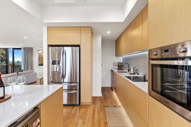 Photo of property in 58c Potter Avenue, Northcote, Auckland, 0627