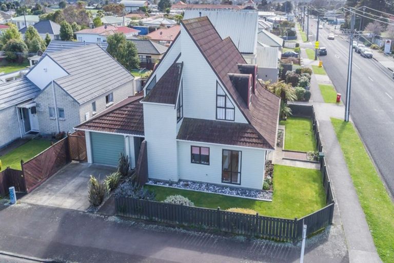 Photo of property in 37 Weraroa Road, Levin, 5510