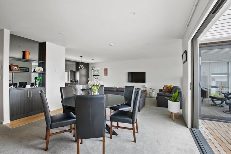 Photo of property in 2/11a Baring Terrace, Strandon, New Plymouth, 4312