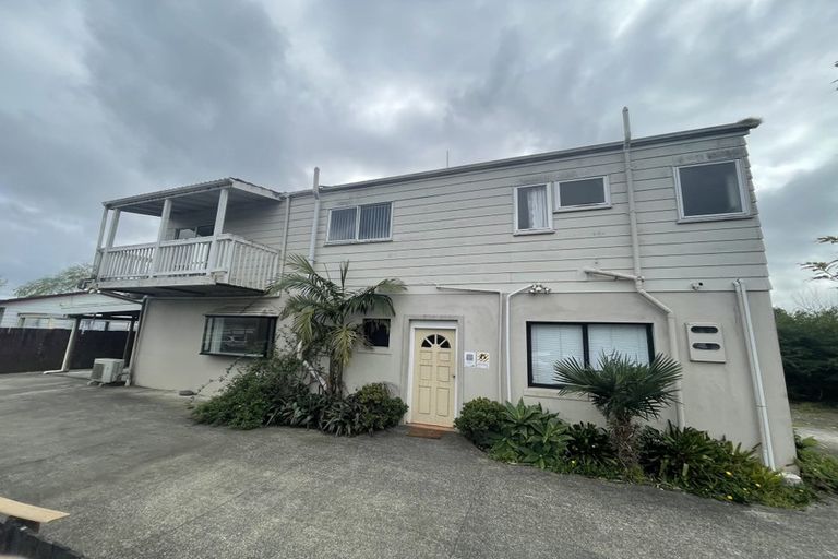 Photo of property in 1 Silverstone Place, Henderson, Auckland, 0612