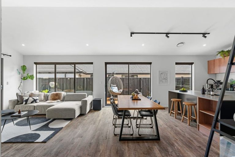 Photo of property in 6 Fairbairn Close, Halswell, Christchurch, 8025