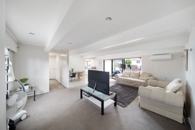 Photo of property in 12 Ronald Place, Manurewa, Auckland, 2102
