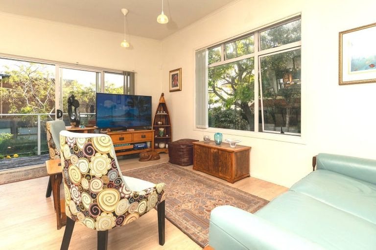 Photo of property in 57 Knights Road, Rothesay Bay, Auckland, 0630