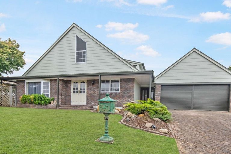 Photo of property in 17 Walford Drive, Lynmore, Rotorua, 3010