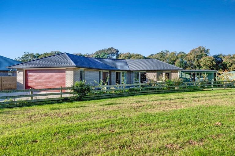 Photo of property in 30 Kawariki Road, Helensville, 0800