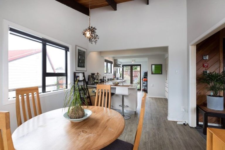 Photo of property in 12 Fairfax Terrace, Frankleigh Park, New Plymouth, 4310