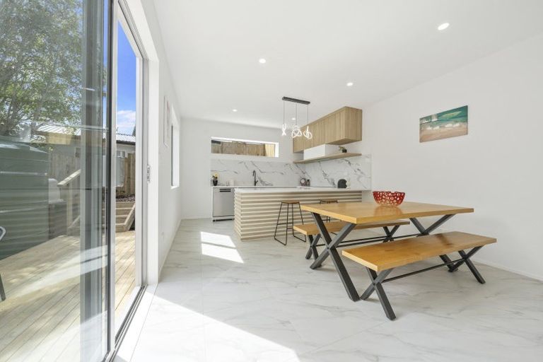 Photo of property in 298e Sunset Road, Windsor Park, Auckland, 0632