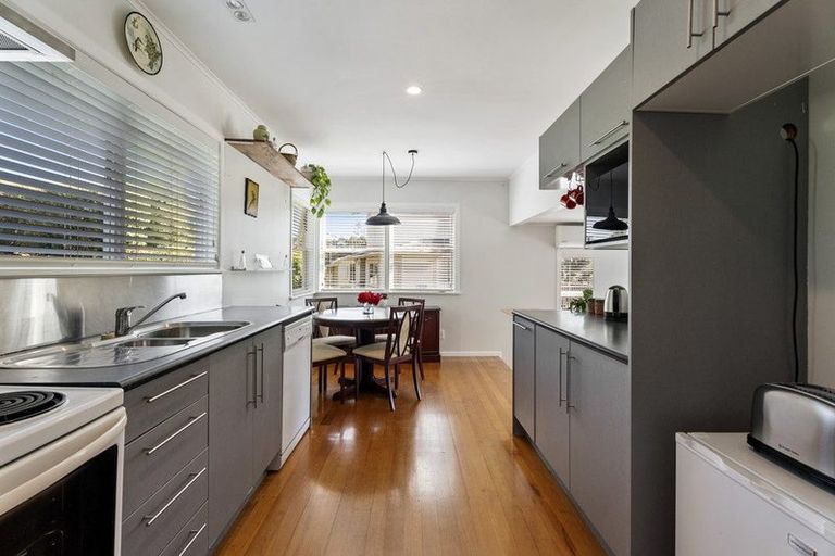 Photo of property in 1/16 Weldene Avenue, Glenfield, Auckland, 0629