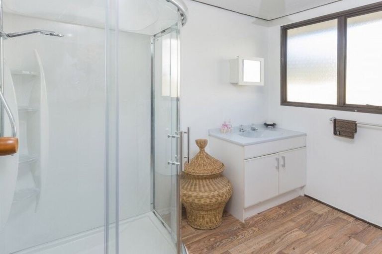 Photo of property in 1/103 Bradbury Road, Botany Downs, Auckland, 2010