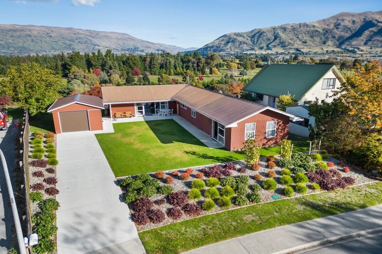 Photo of property in 12 Rob Roy Lane, Wanaka, 9305