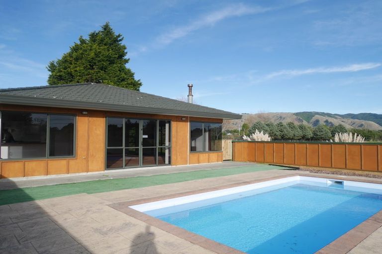 Photo of property in 12 Te Horo Beach Road, Te Horo, Otaki, 5581