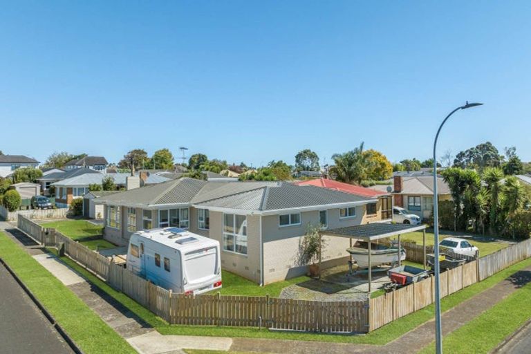 Photo of property in 13 Russell Avenue, Pukekohe, 2120
