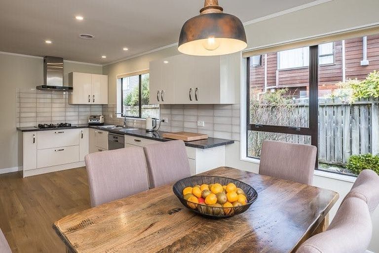 Photo of property in 15a Shastri Terrace, Khandallah, Wellington, 6035