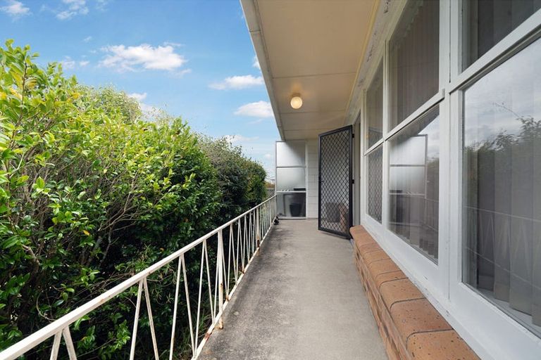 Photo of property in 3/77 Royal View Road, Te Atatu South, Auckland, 0610