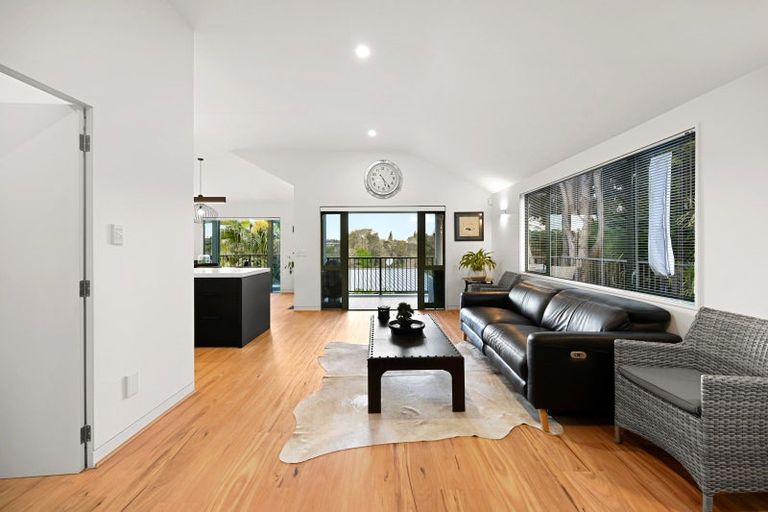 Photo of property in 2 Minchin Crescent, St Andrews, Hamilton, 3200